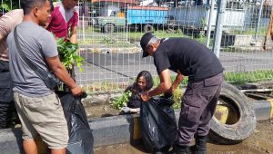 Kapolsek KPS Bitung Iptu Muthia Khansa NurWijaya, S. Tr. K, S. I. K, MH sampai turun Keselokan