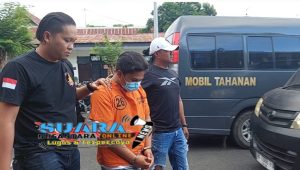 Tersangka kasus 338 saat di giring Team Resmob Polres Bitung ke  lokasi Konferensi Pers