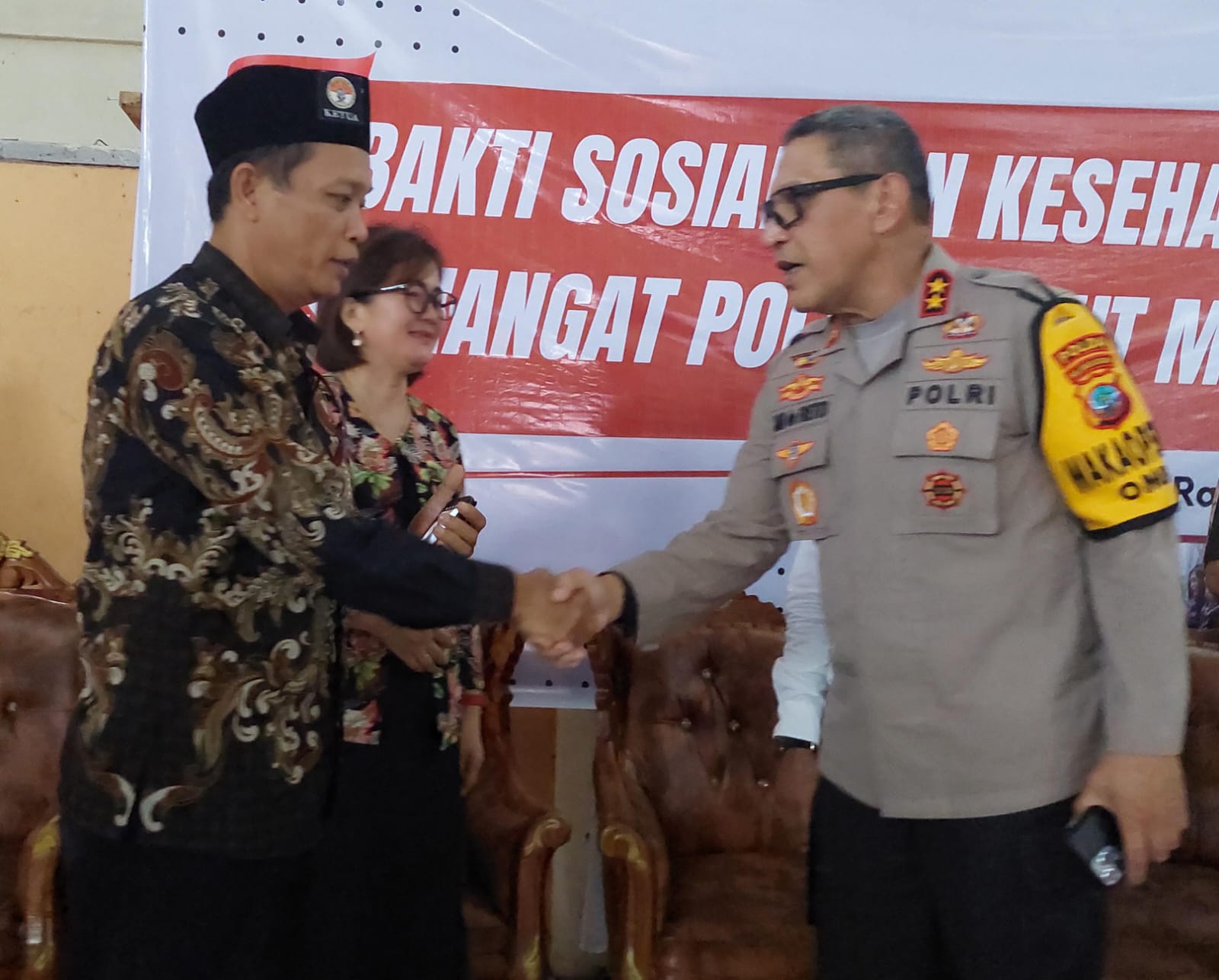 Puboksa Hutahean bersama Wakapolda Sulut, Irjen Pol, Jan de Fretes.