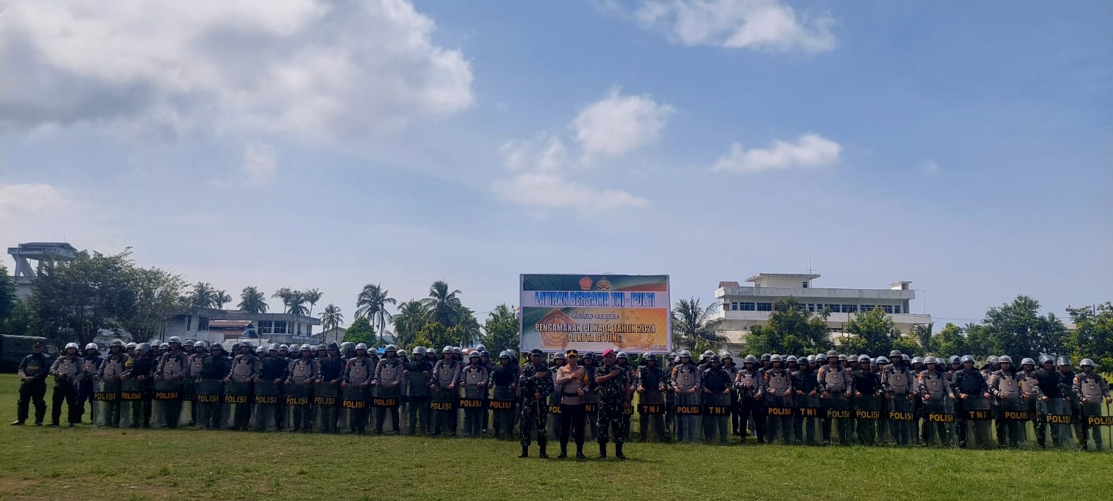 Foto Bersama TNI-POLRI 